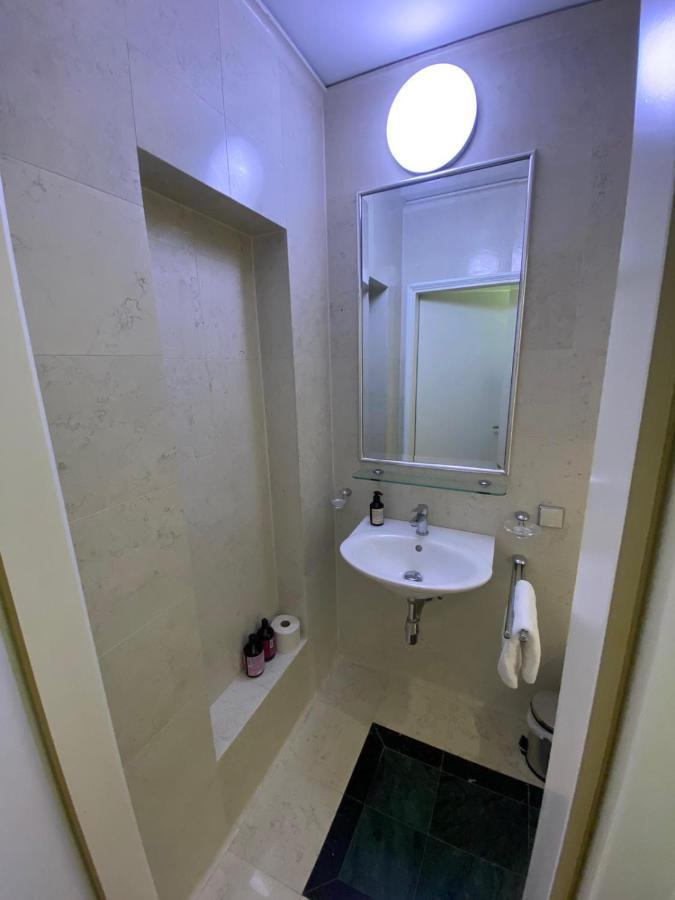 Small But Charming-Yellow Appartement バーデン エクステリア 写真